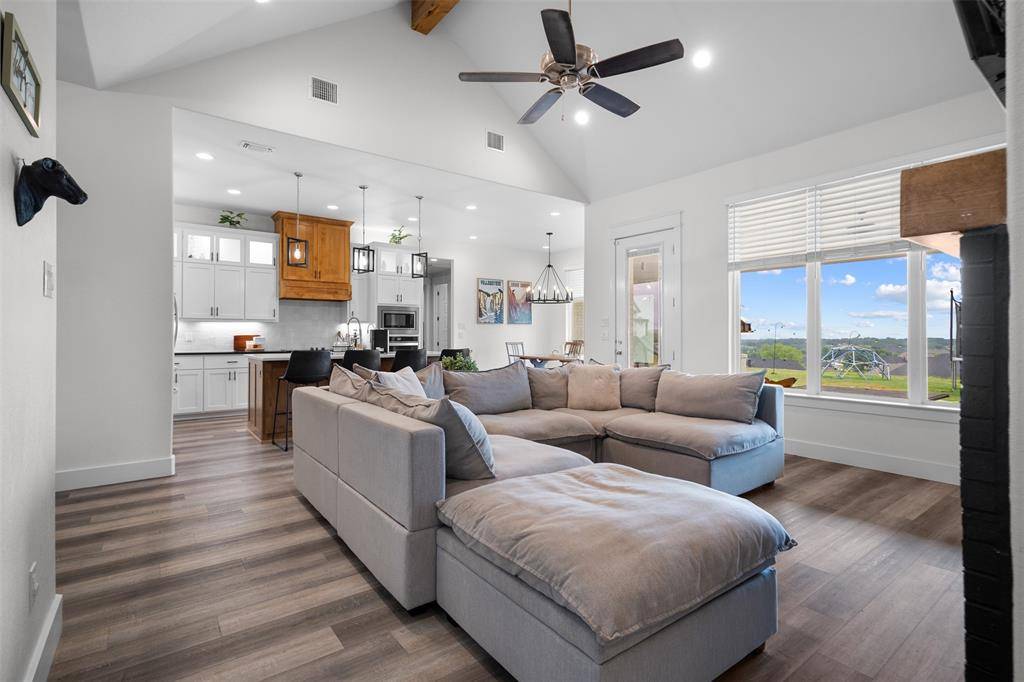 1040 Agnes N, Springtown, TX 76082