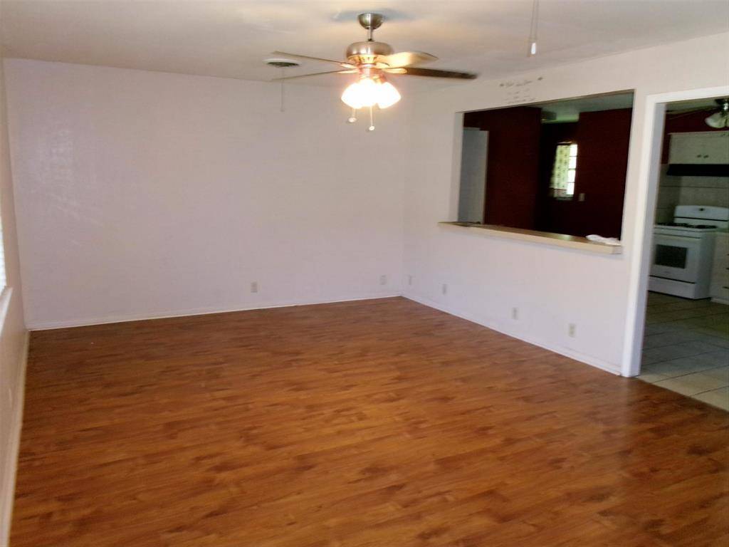 200 W Spencer Street, Bangs, TX 76823