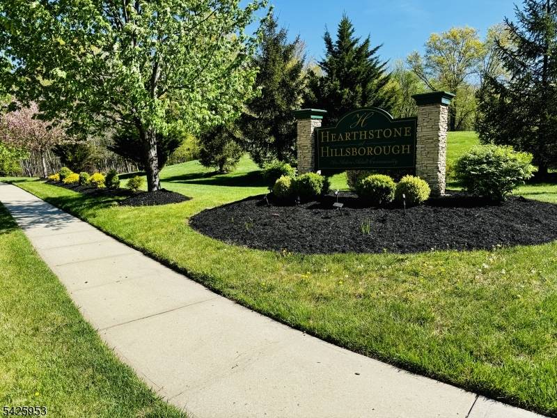 2 Steele Pl #202, Hillsborough Twp., NJ 08844