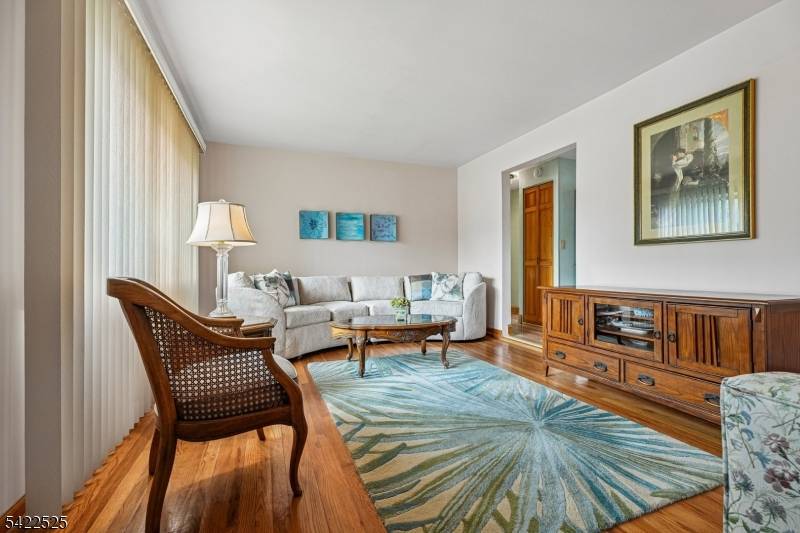 12 Holly St, Clifton City, NJ 07013