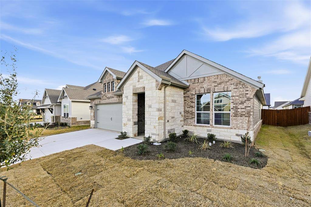 1244 Sabine River Lane, Springtown, TX 76082