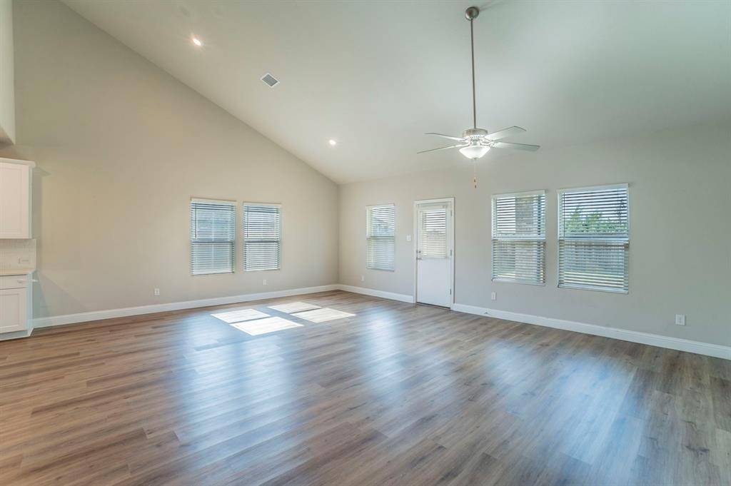 3317 EVENING View, Aubrey, TX 76227