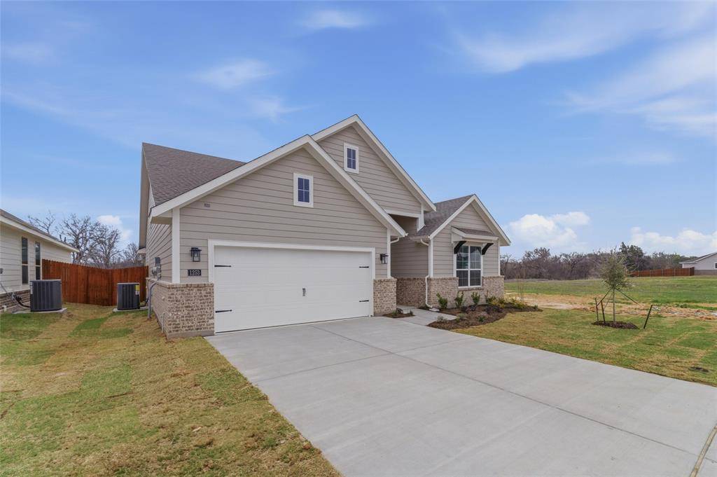 1253 Sabine River Lane, Springtown, TX 76082