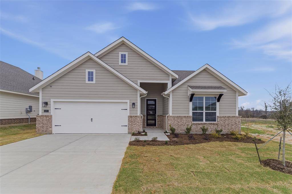 1253 Sabine River Lane, Springtown, TX 76082