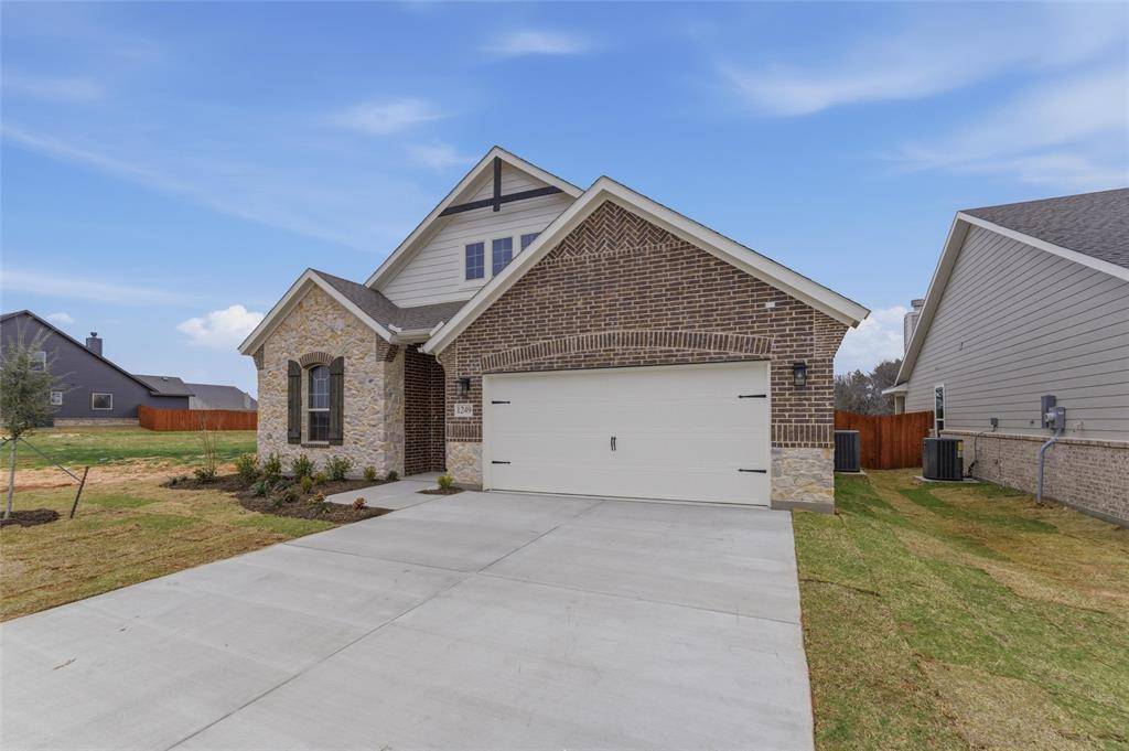 1249 Sabine River Lane, Springtown, TX 76082