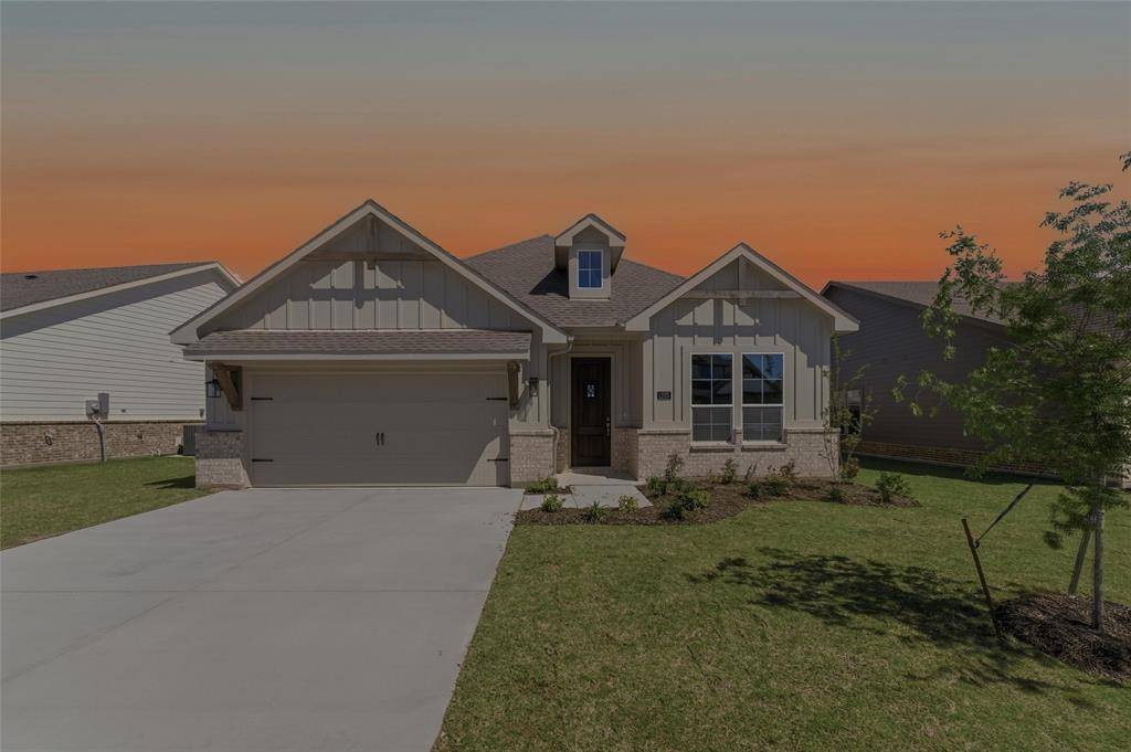 1225 Sabine River Lane, Springtown, TX 76082