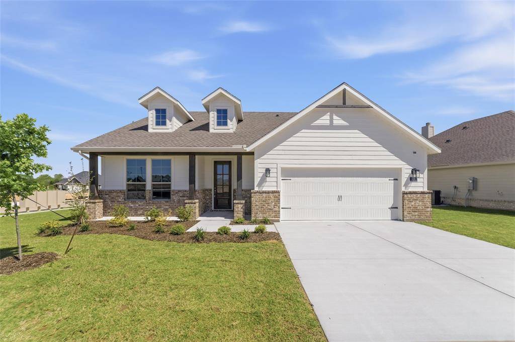 1221 Sabine River Lane, Springtown, TX 76082