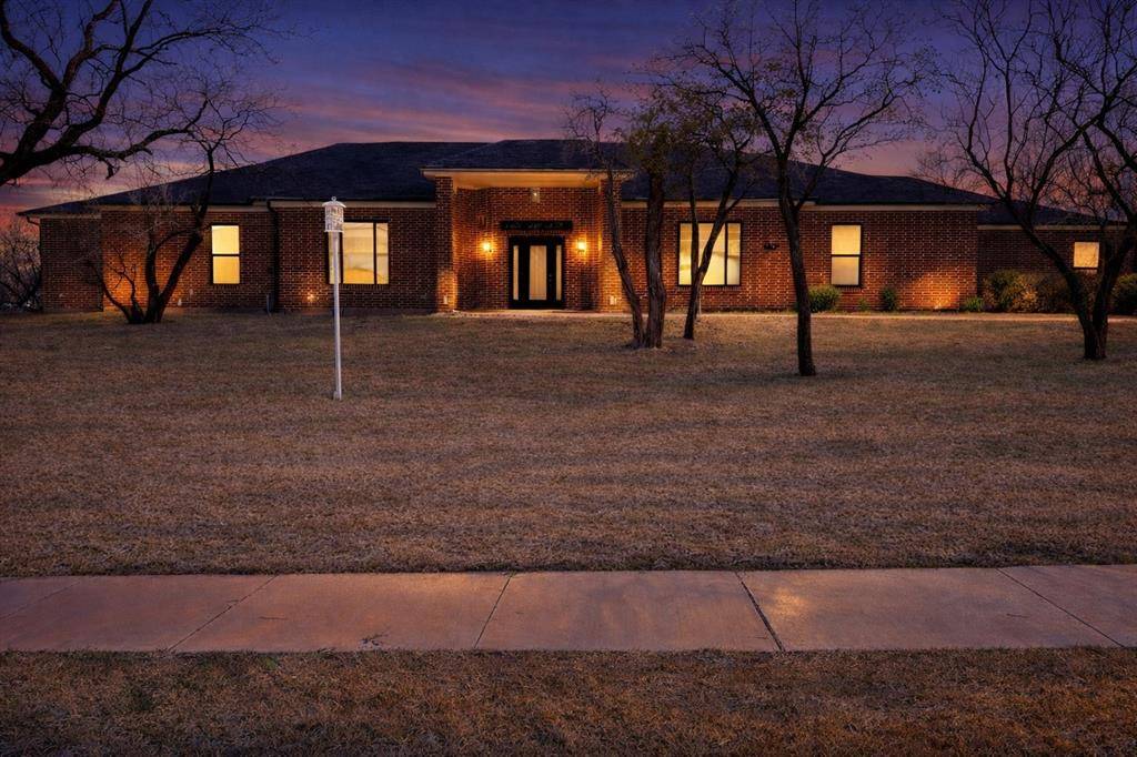 2541 Town View Drive, Cedar Hill, TX 75104