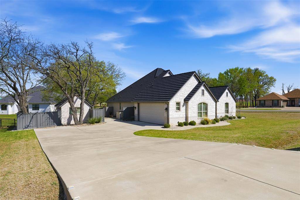 8501 Kingsley Circle, Granbury, TX 76049