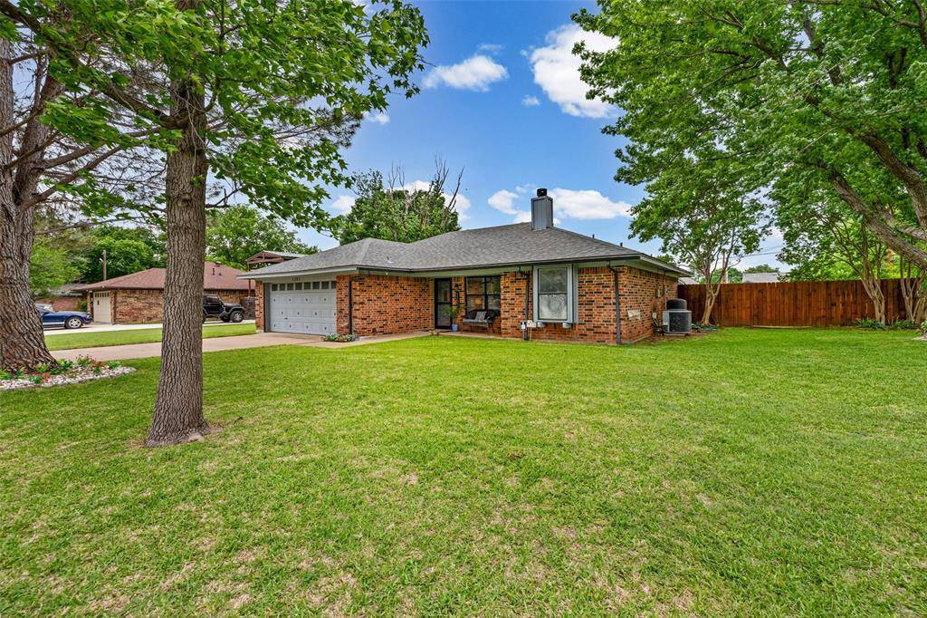 1202 Spanish Flower Drive, Granbury, TX 76048