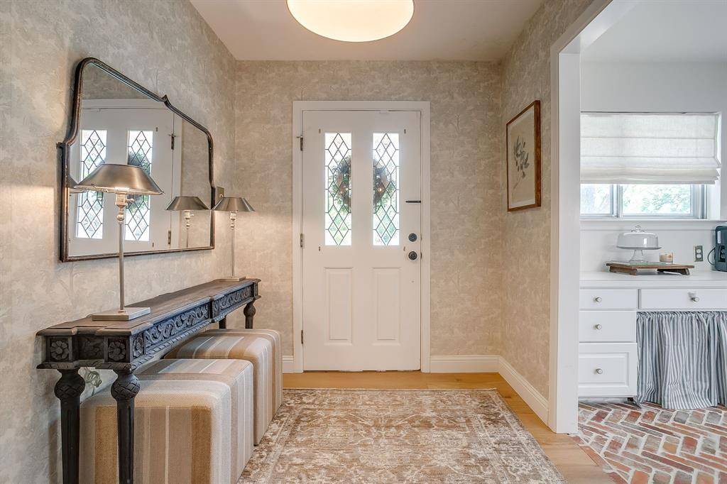 3917 Marys Creek Drive, Benbrook, TX 76116