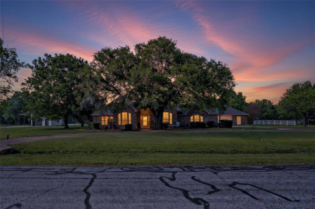 7247 Somerset Lane, Aubrey, TX 76227