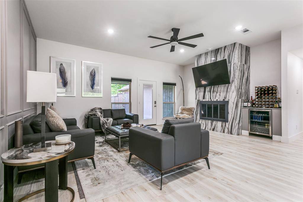 1561 Century Oaks Drive, Lewisville, TX 75077