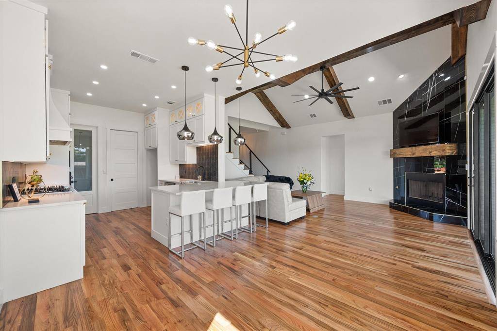 122 Yvonne Street, Red Oak, TX 75154