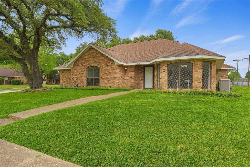 3718 Thornhill Way, Rowlett, TX 75088