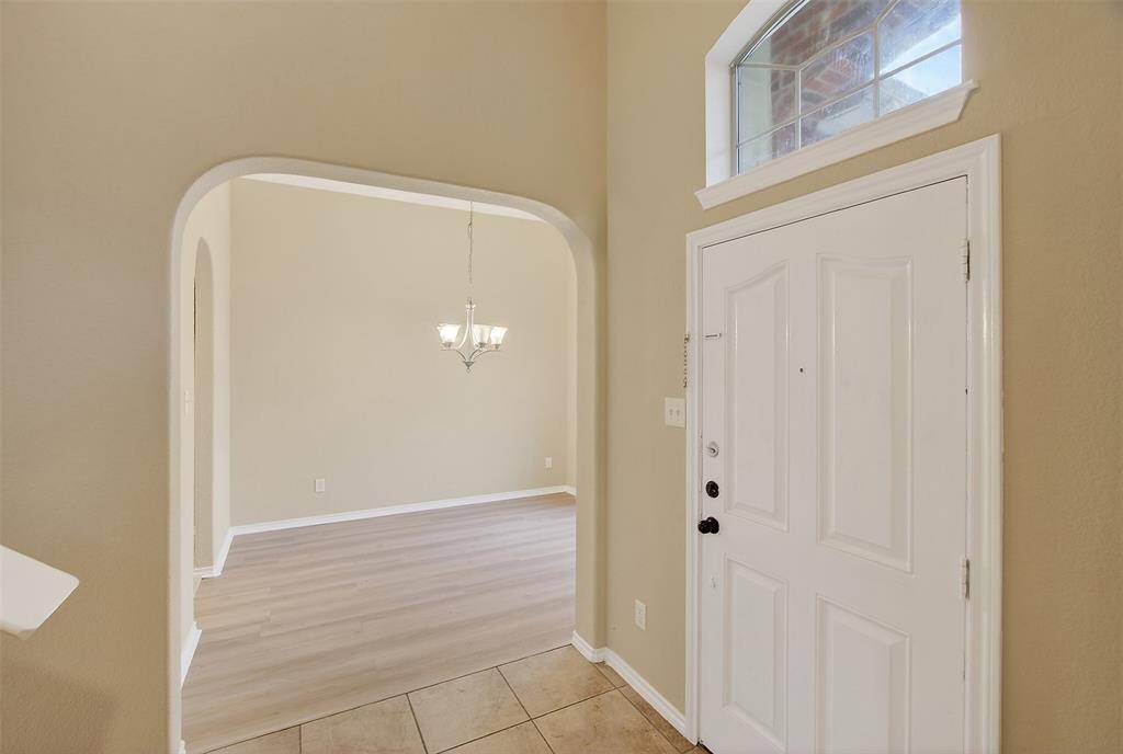 913 Poncho Lane, Fort Worth, TX 76052