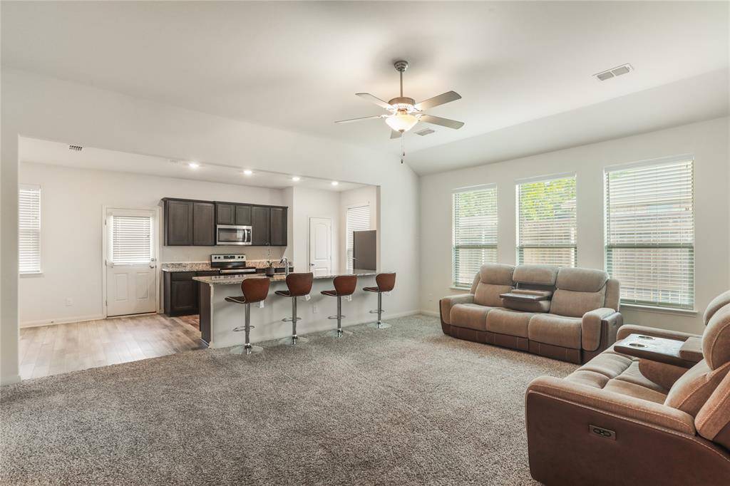 186 Aster Drive, Sanger, TX 76266