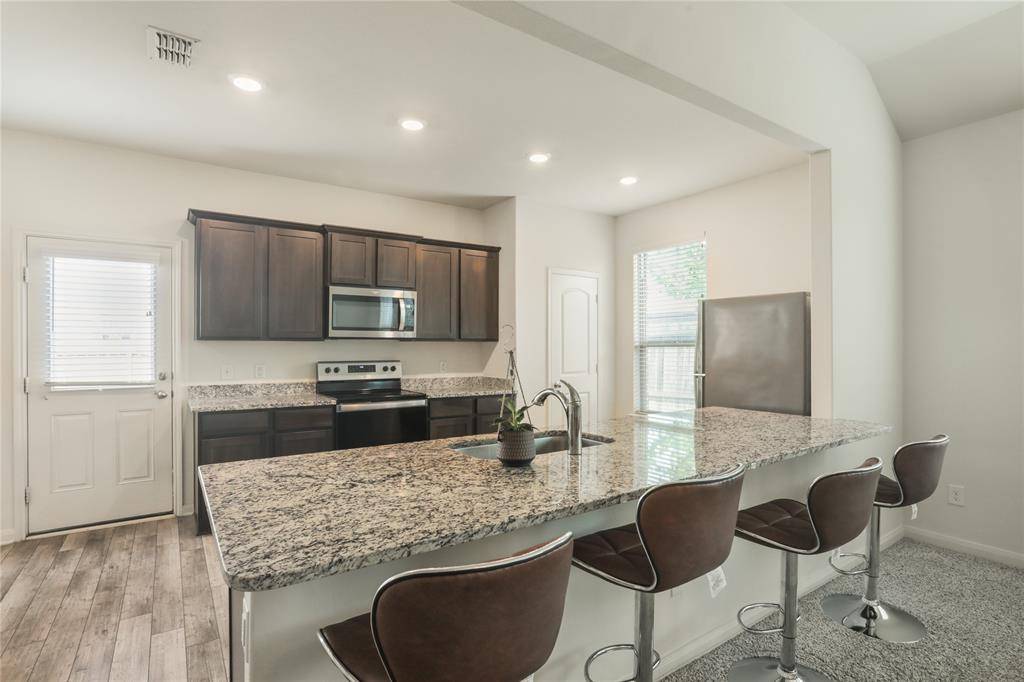 186 Aster Drive, Sanger, TX 76266