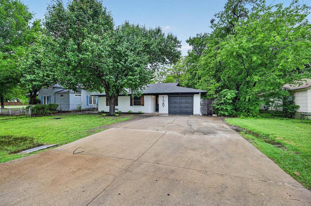 129 N Dobson Street, Burleson, TX 76028