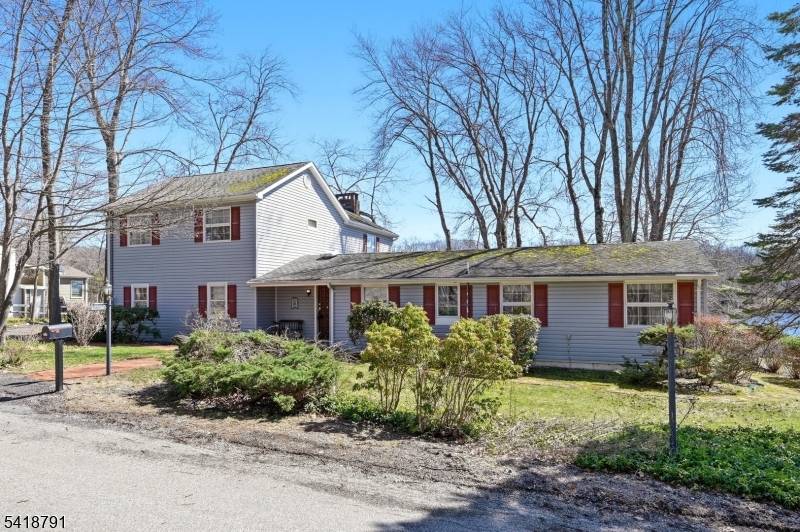 27 Plaza Dr, Hampton Twp., NJ 07860