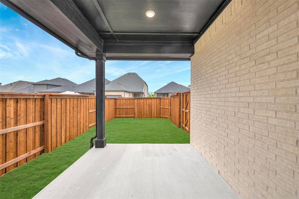 1856 Lightner Road, Van Alstyne, TX 75495