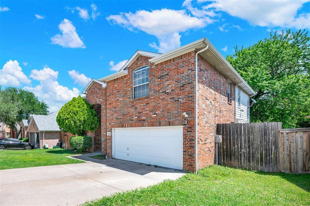 4450 Sharpsburg Drive, Grand Prairie, TX 75052