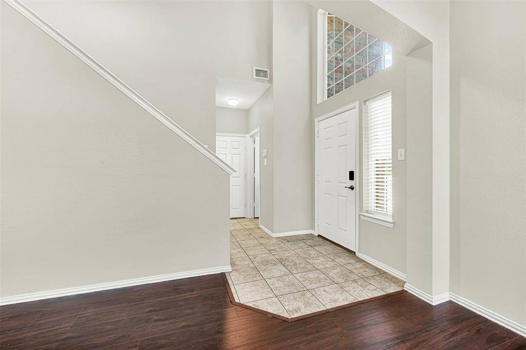 4450 Sharpsburg Drive, Grand Prairie, TX 75052