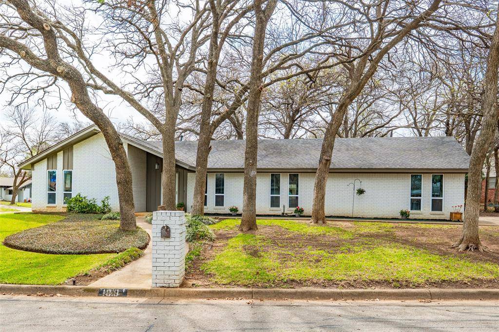 1819 W Cedar Elm Drive, Arlington, TX 76012