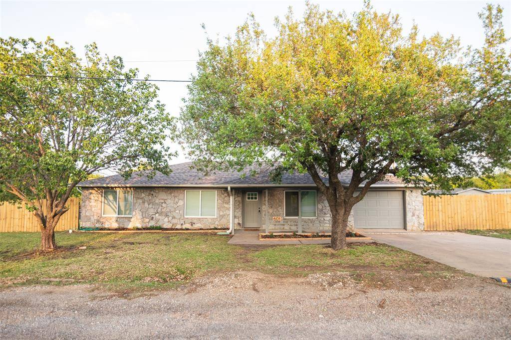 601 N Rosenstein Street, Bells, TX 75414