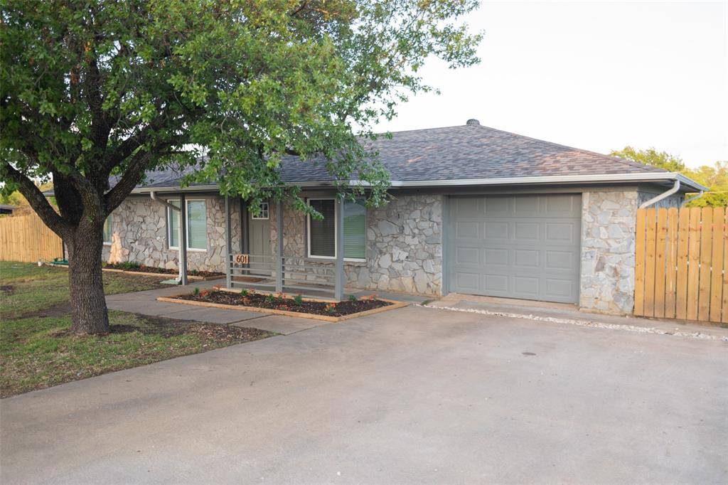 601 N Rosenstein Street, Bells, TX 75414