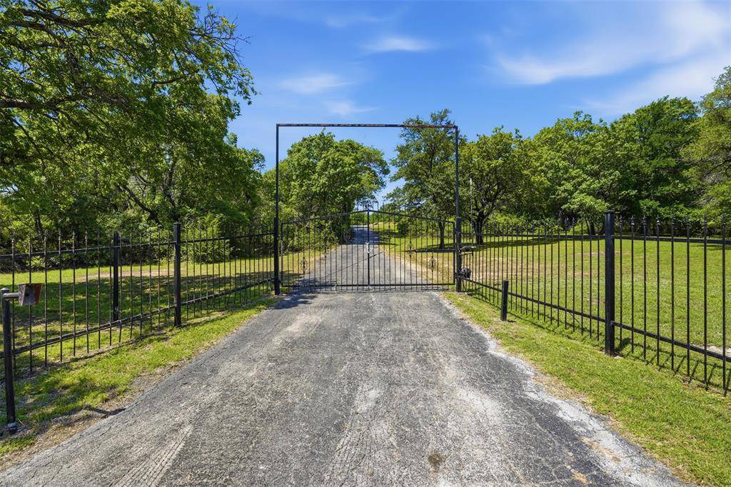 201 Mesa Grande Drive, Fort Worth, TX 76108