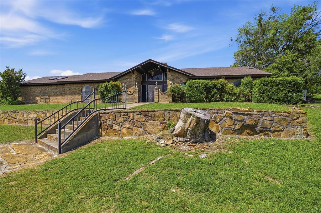 201 Mesa Grande Drive, Fort Worth, TX 76108