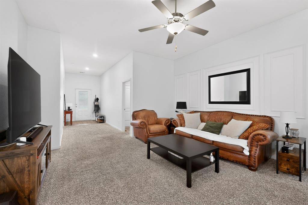 433 Cross Ridge Circle N, Fort Worth, TX 76120