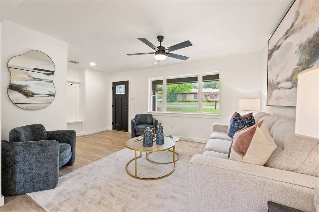 716 Norwood Drive, Hurst, TX 76053