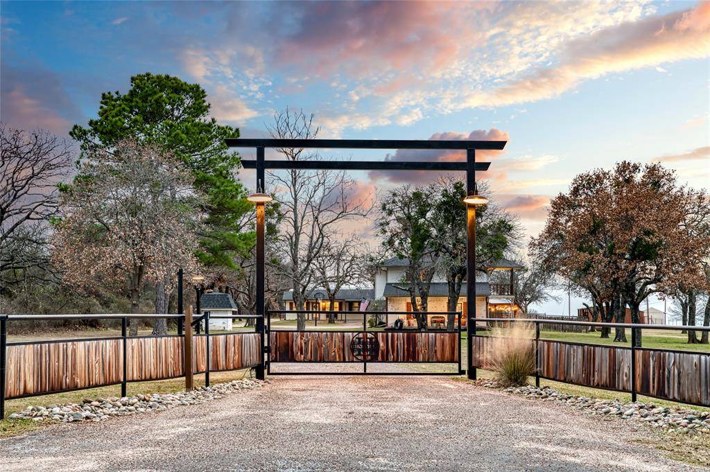 909 Grindstone Road, Brock, TX 76087