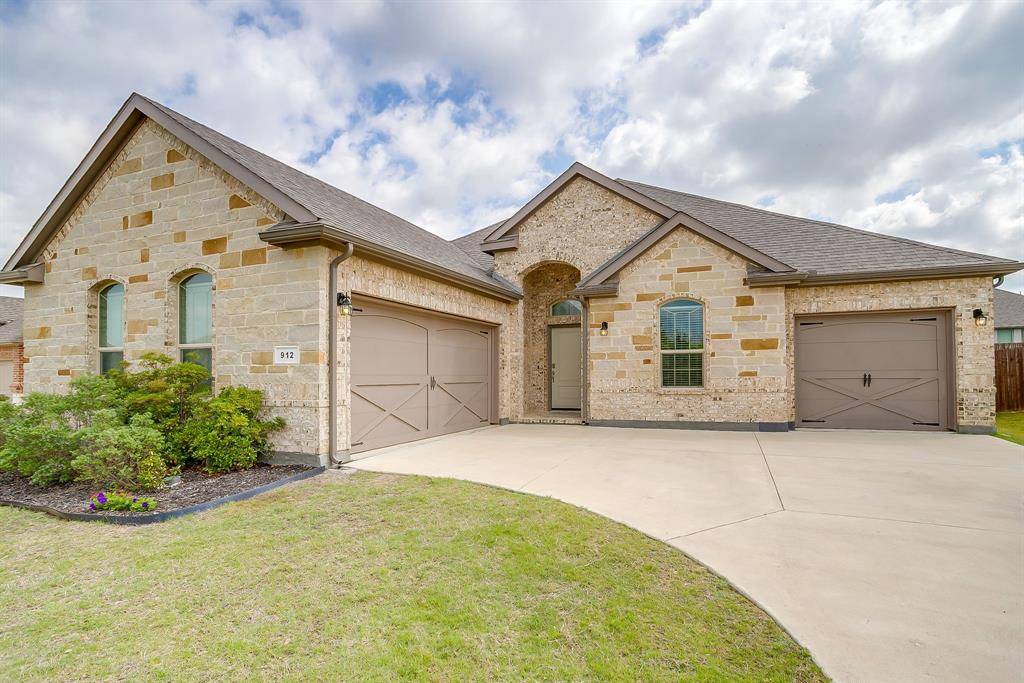 912 Bailey Lane, Mansfield, TX 76063