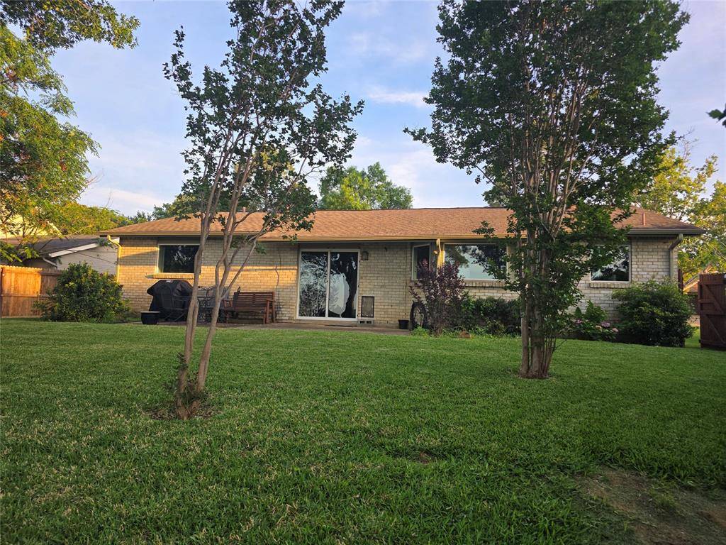 608 Shelmar Drive, Euless, TX 76039