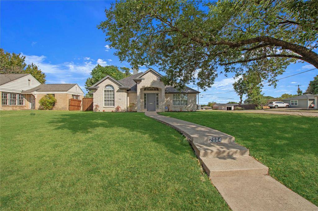 2004 Cedar Crest Boulevard, Dallas, TX 75203