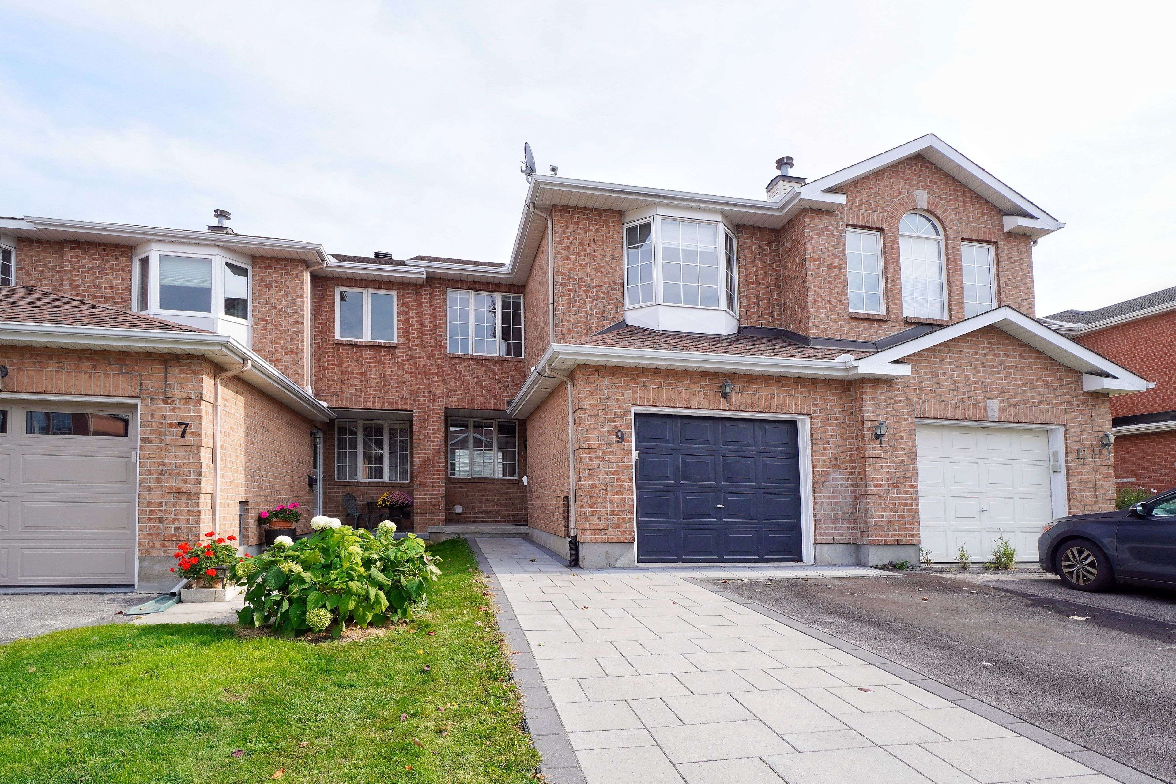 9 ANGUS DR, Kanata, ON K2L 4E6