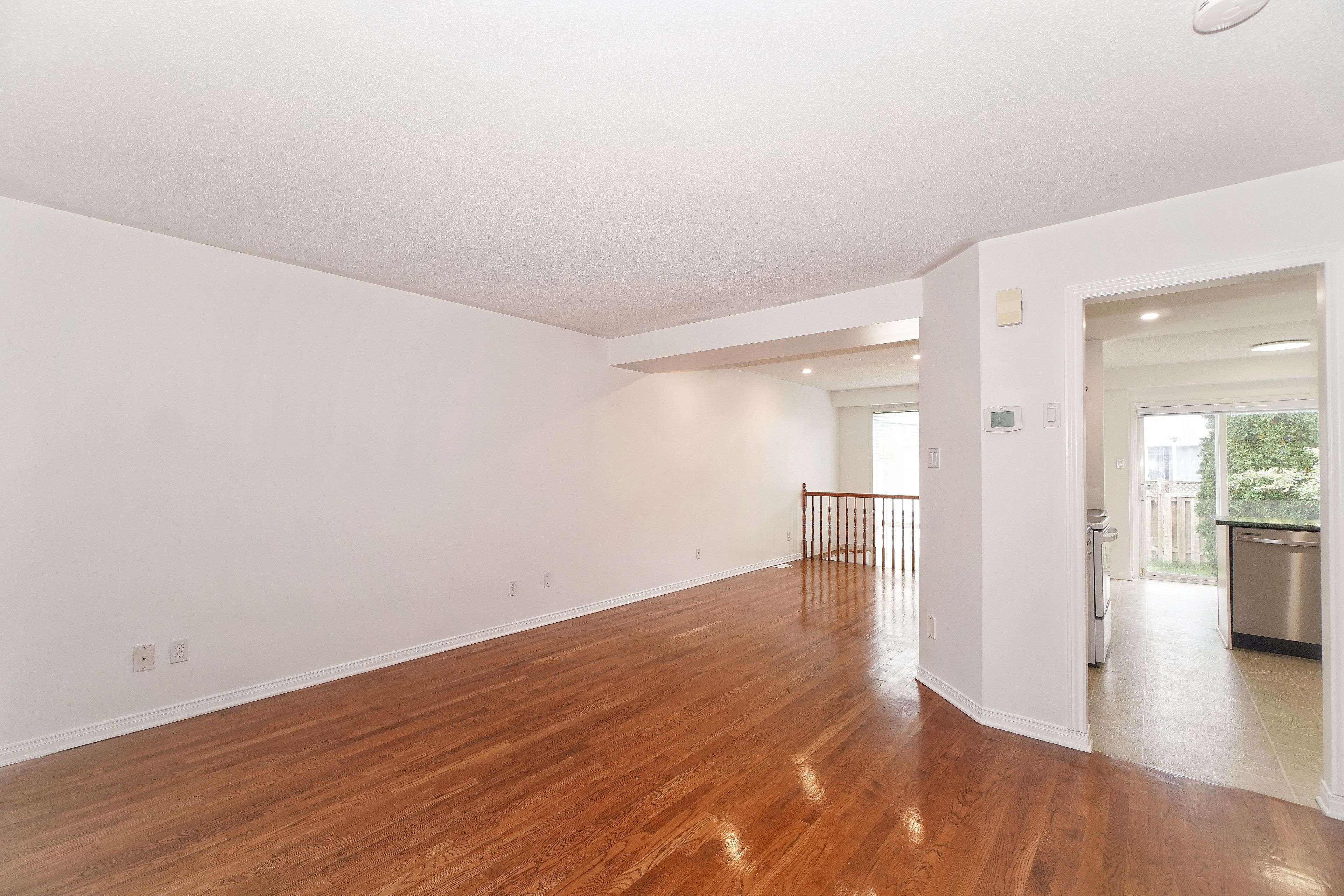 9 ANGUS DR, Kanata, ON K2L 4E6