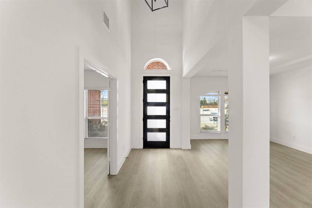 804 Hidden Lakes Drive, Desoto, TX 75115