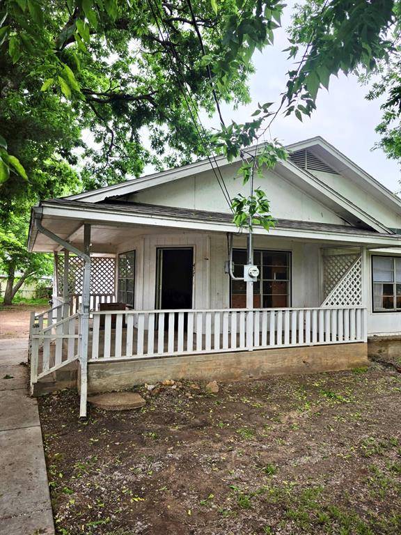 417 W Huffman Street, Krum, TX 76249