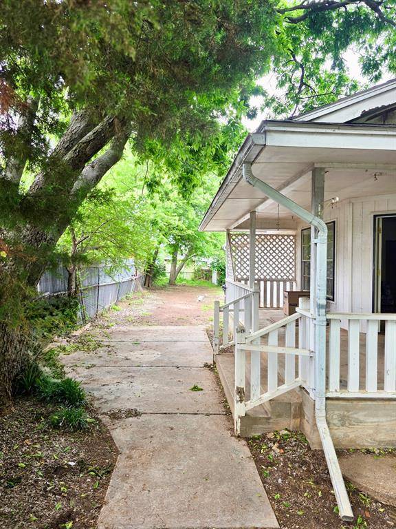 417 W Huffman Street, Krum, TX 76249