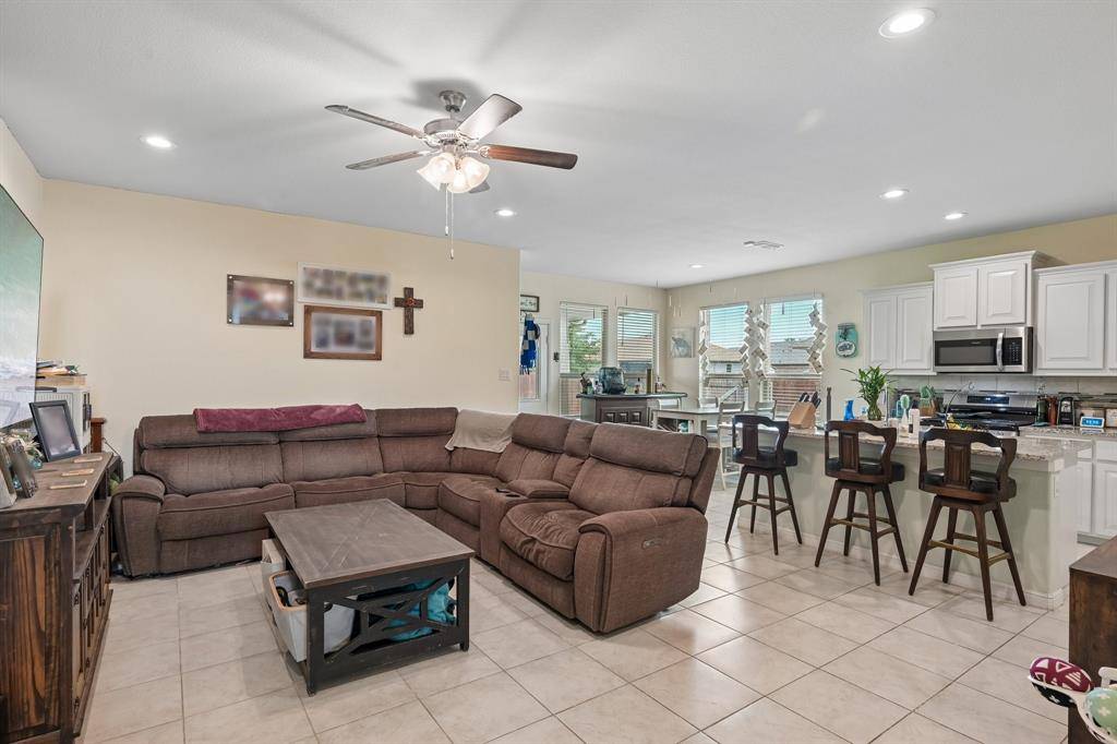 439 Helm Lane, Azle, TX 76020