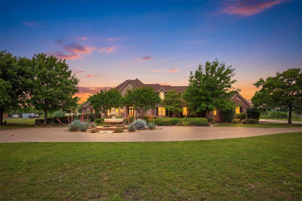 5241 Plainview Road, Midlothian, TX 76065