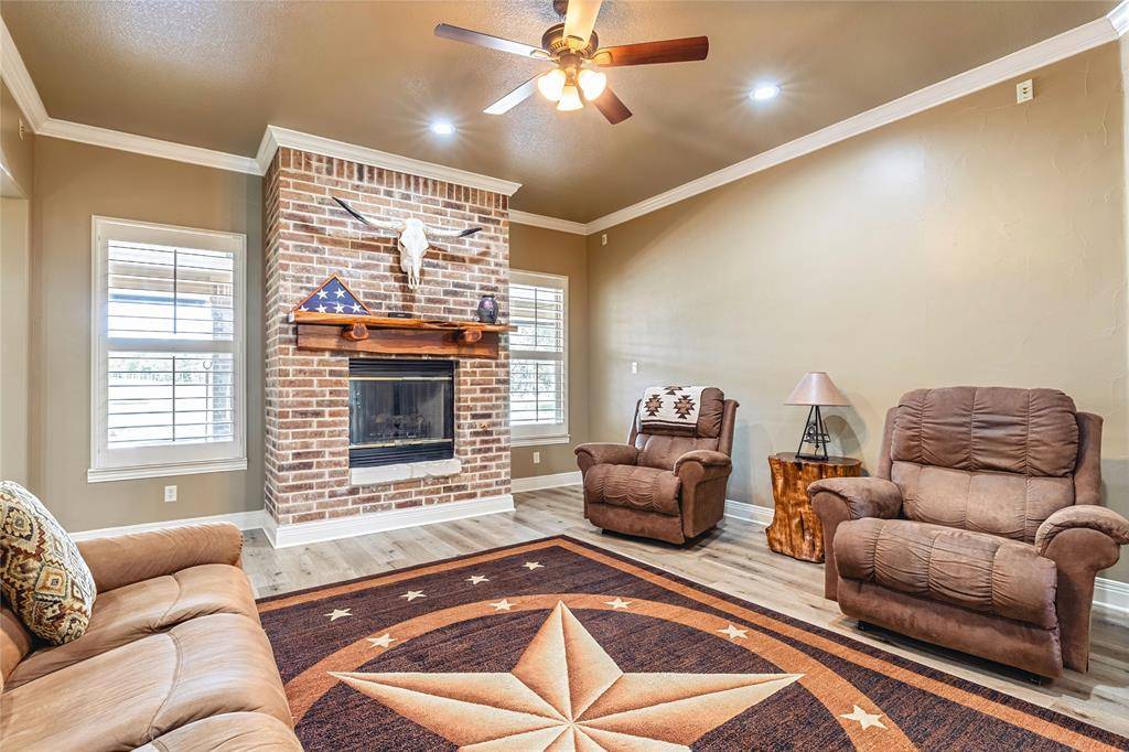 136 Oakwood Court, Lakeside, TX 76135