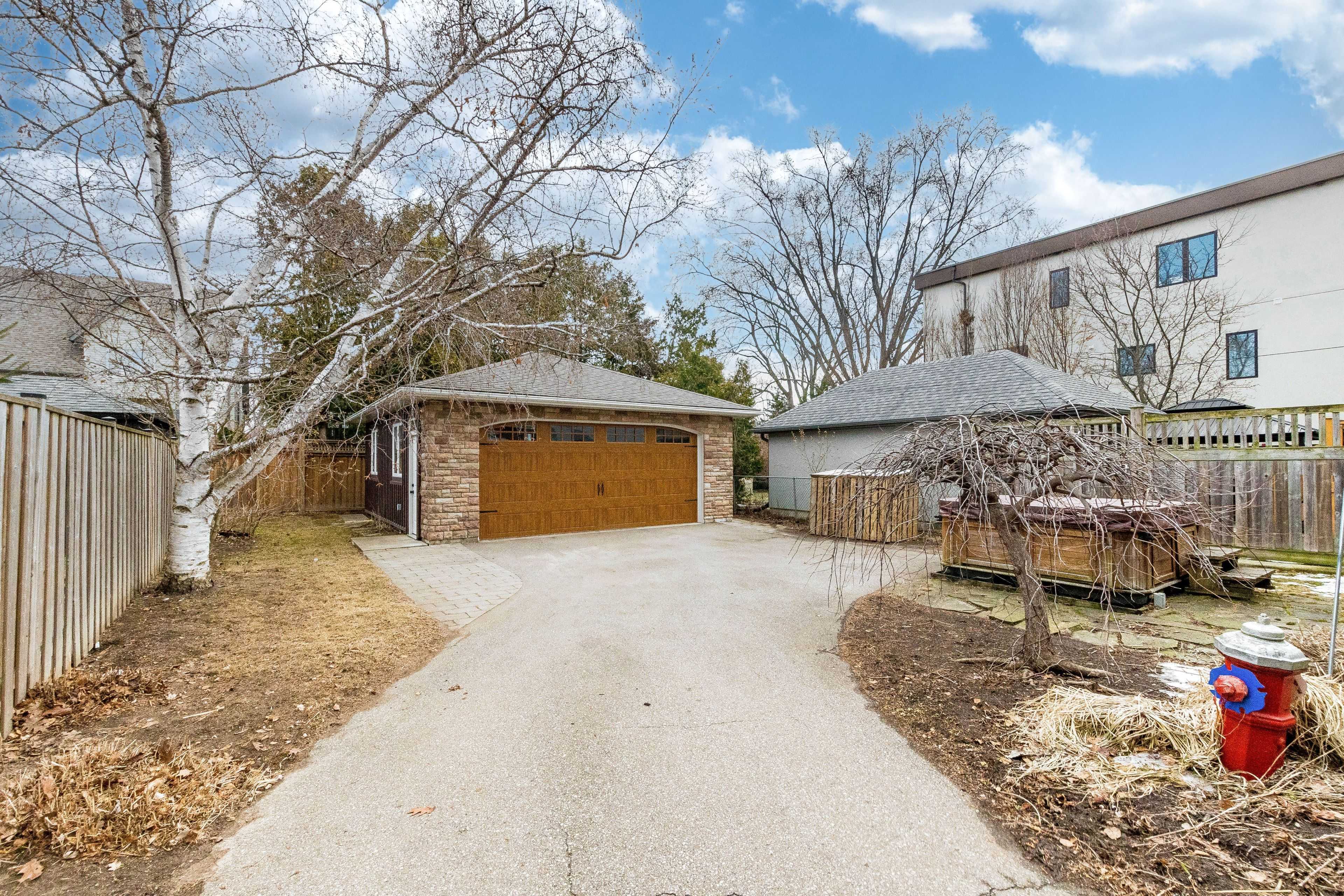 37 Maple AVE N, Mississauga, ON L5H 2R9