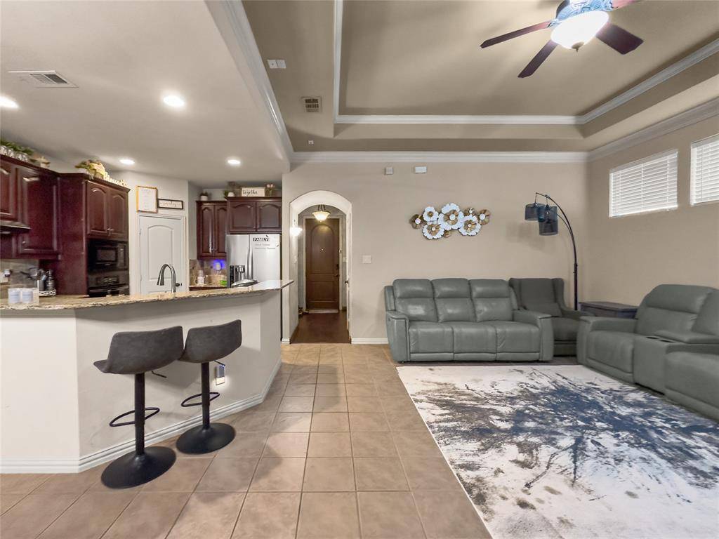 5801 Mira Lago Lane, Arlington, TX 76017