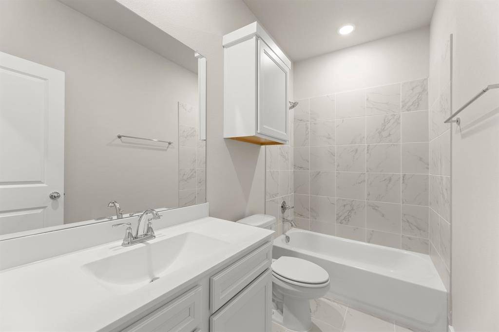 1925 Sapphire Run, Mesquite, TX 75181