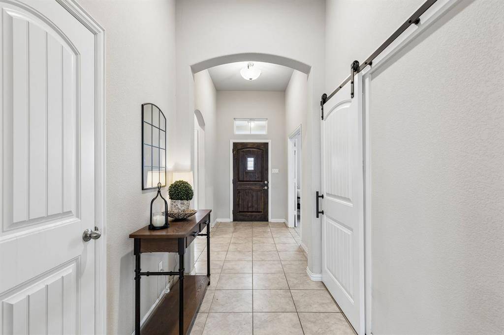 2016 Pebblegate Drive, Weatherford, TX 76085